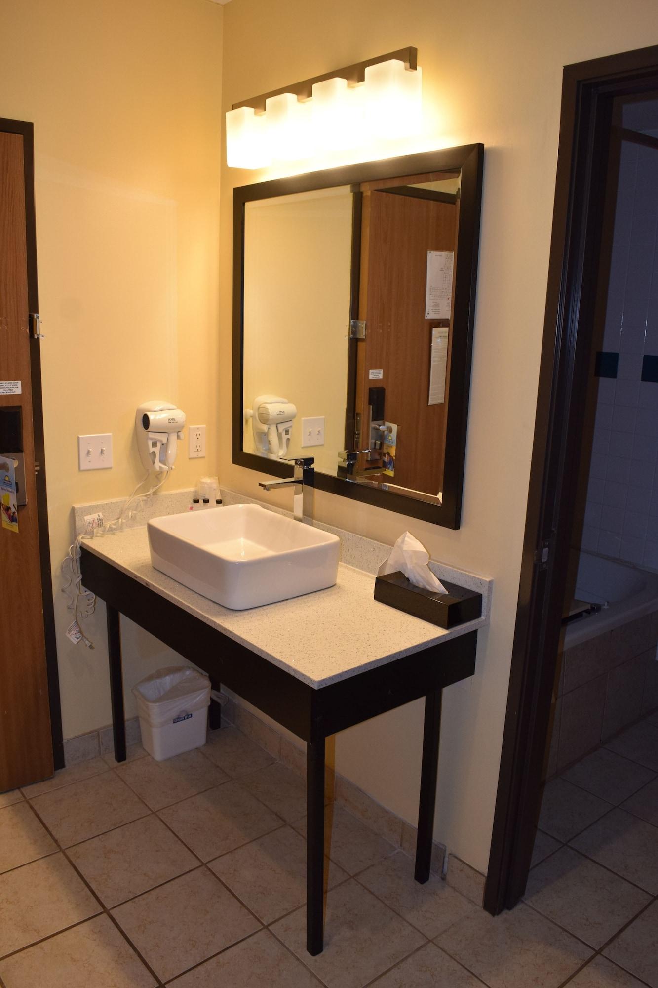 Days Inn By Wyndham Cadillac Extérieur photo
