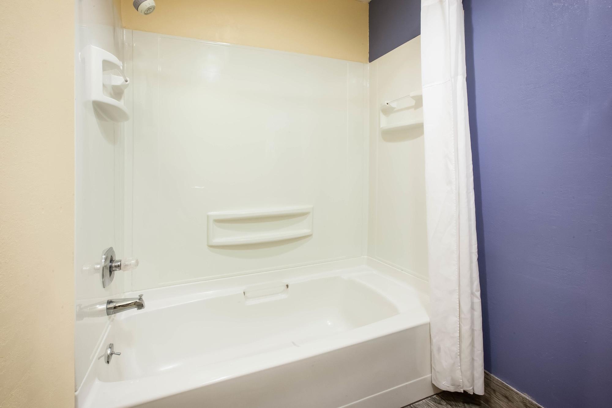 Days Inn By Wyndham Cadillac Extérieur photo