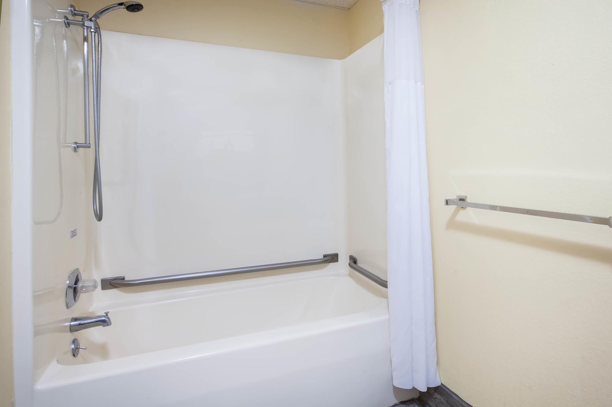 Days Inn By Wyndham Cadillac Extérieur photo