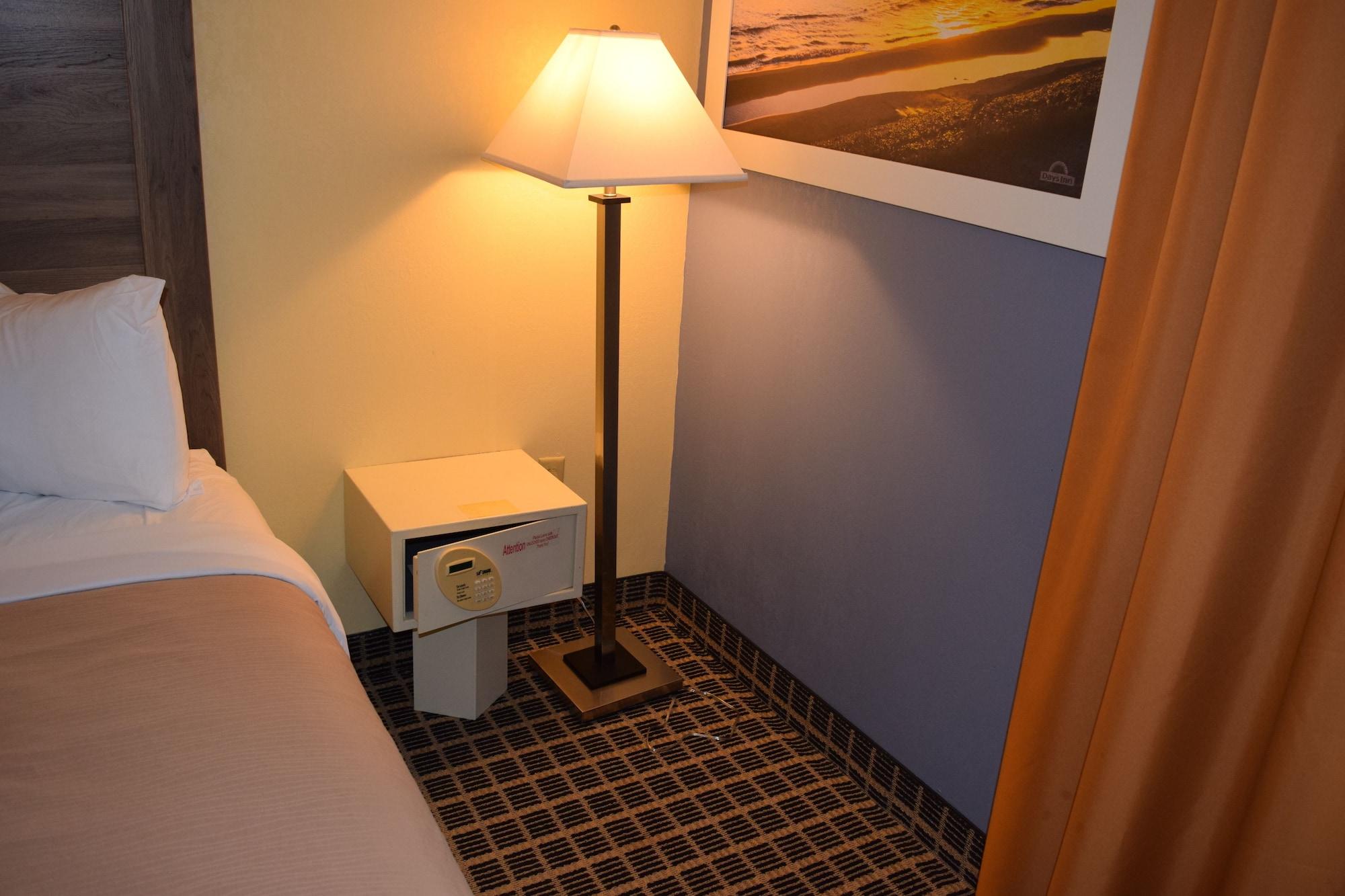 Days Inn By Wyndham Cadillac Extérieur photo