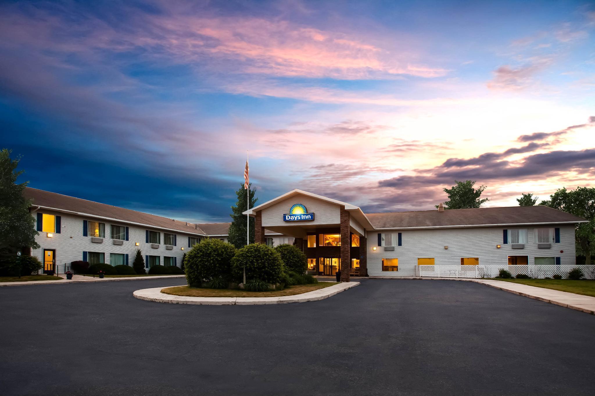 Days Inn By Wyndham Cadillac Extérieur photo