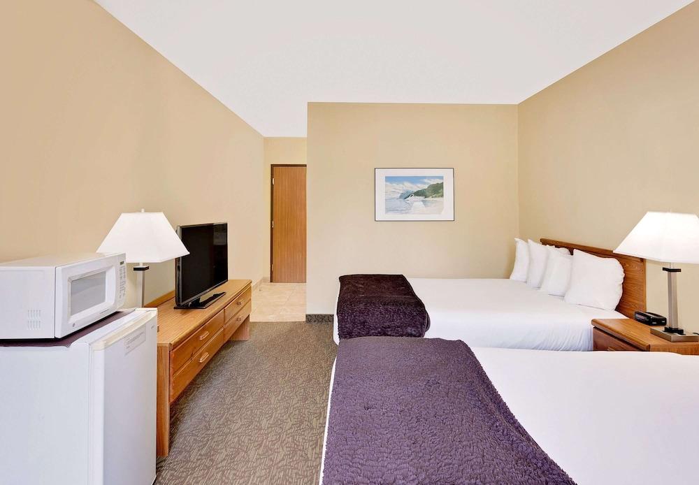 Days Inn By Wyndham Cadillac Extérieur photo