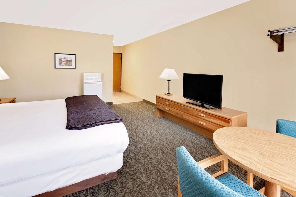 Days Inn By Wyndham Cadillac Extérieur photo