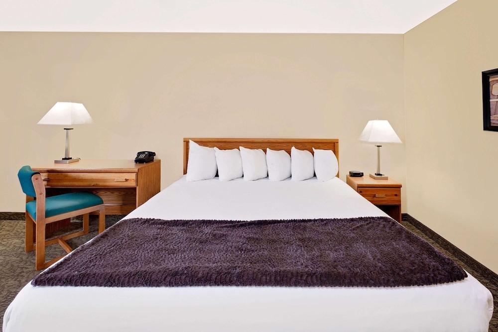 Days Inn By Wyndham Cadillac Extérieur photo
