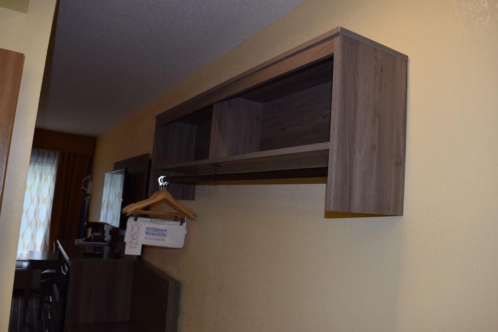 Days Inn By Wyndham Cadillac Extérieur photo