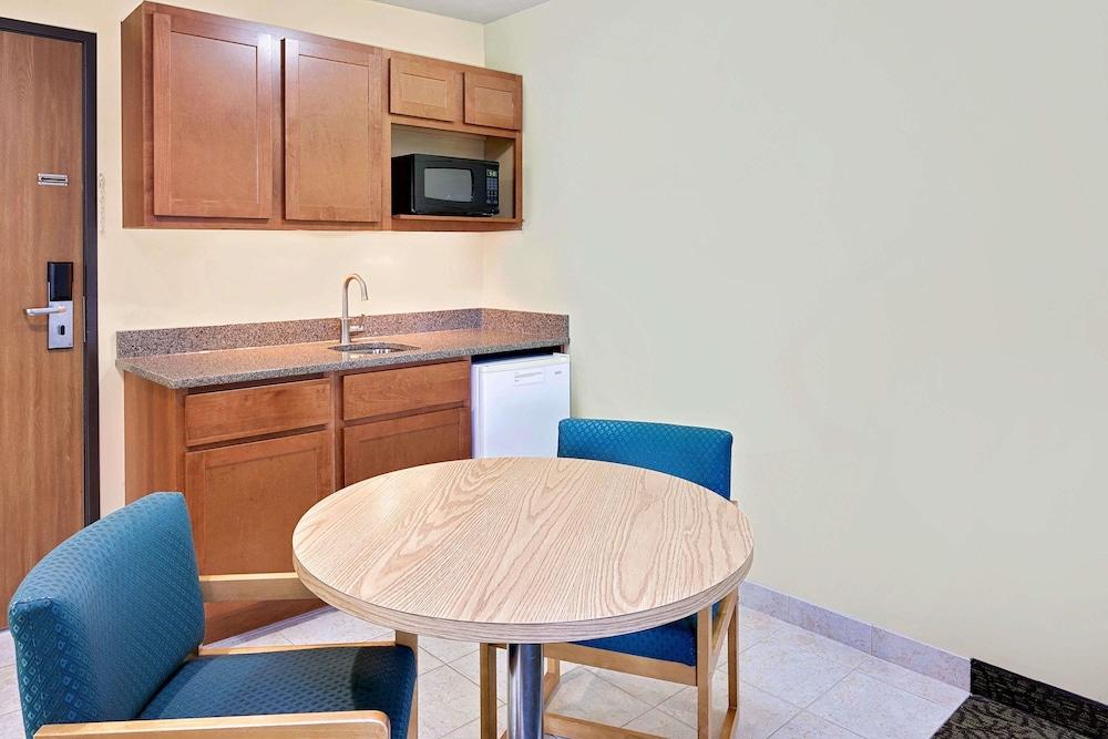 Days Inn By Wyndham Cadillac Extérieur photo