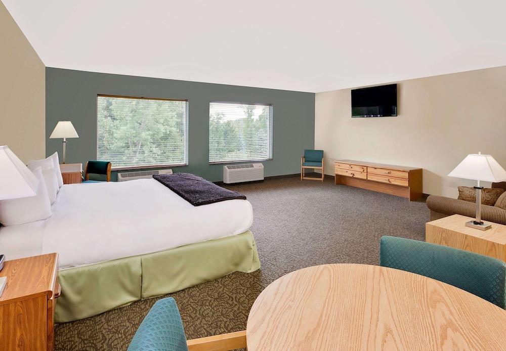 Days Inn By Wyndham Cadillac Extérieur photo