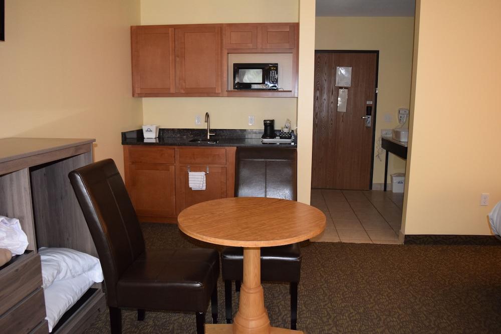 Days Inn By Wyndham Cadillac Extérieur photo