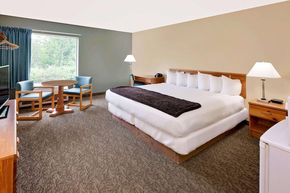 Days Inn By Wyndham Cadillac Extérieur photo