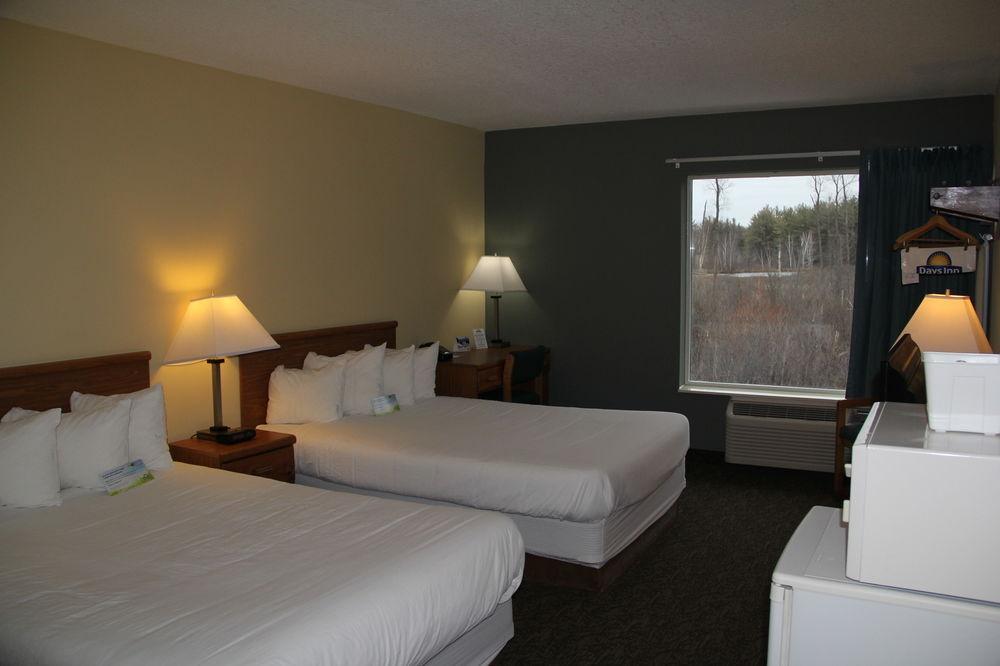 Days Inn By Wyndham Cadillac Extérieur photo