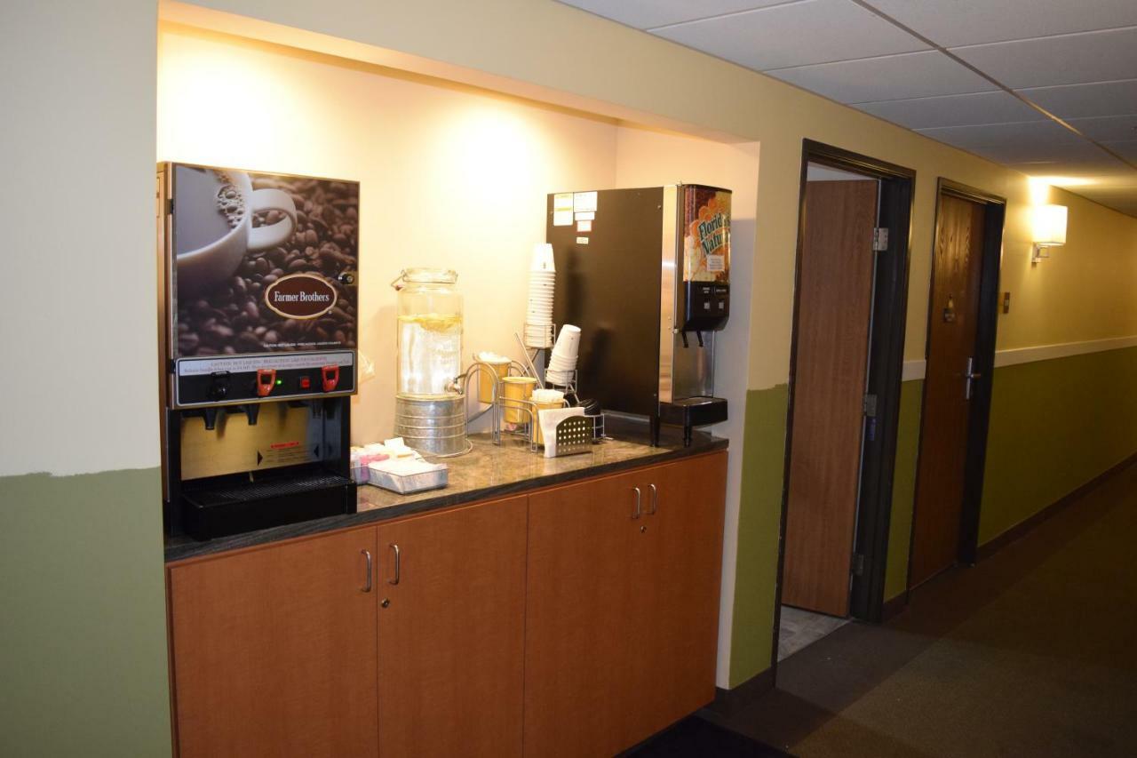 Days Inn By Wyndham Cadillac Extérieur photo