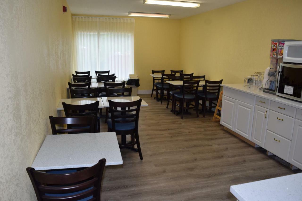 Days Inn By Wyndham Cadillac Extérieur photo