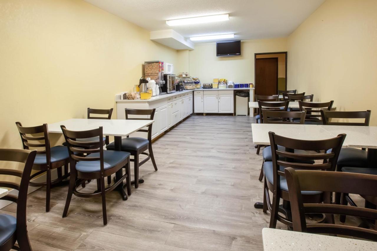Days Inn By Wyndham Cadillac Extérieur photo